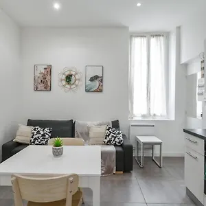 Beautiful Flat In The 8th District Of - Welkeys Appartement